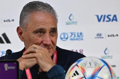 Brazils coach Tite gives a press conference at the Qatar National Convention Center (QNCC) in Doha on December 8, 2022, on the eve of the Qatar 2022 World Cup quarter final football match between Brazil and Croatia. (Photo by NELSON ALMEIDA / AFP)Editoria: SPOLocal: DohaIndexador: NELSON ALMEIDASecao: soccerFonte: AFPFotógrafo: STF<!-- NICAID(15289121) -->