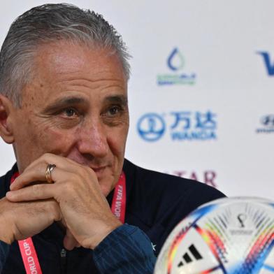 Brazils coach Tite gives a press conference at the Qatar National Convention Center (QNCC) in Doha on December 8, 2022, on the eve of the Qatar 2022 World Cup quarter final football match between Brazil and Croatia. (Photo by NELSON ALMEIDA / AFP)Editoria: SPOLocal: DohaIndexador: NELSON ALMEIDASecao: soccerFonte: AFPFotógrafo: STF<!-- NICAID(15289121) -->