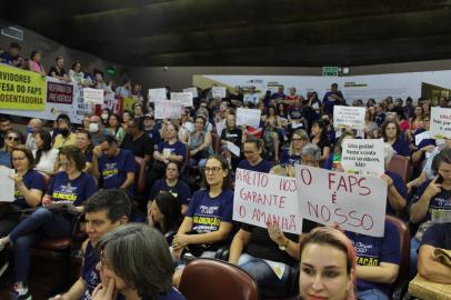 Servidores municipais no plenário da Câmara mobilizados contra o projeto de Reforma da Previdência.<!-- NICAID(15287404) -->