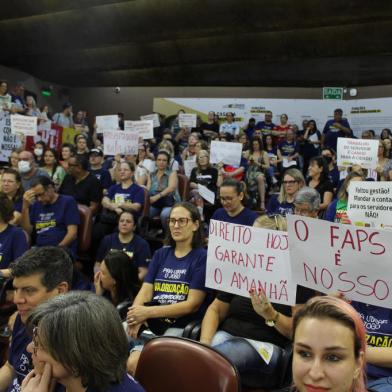 Servidores municipais no plenário da Câmara mobilizados contra o projeto de Reforma da Previdência.<!-- NICAID(15287404) -->