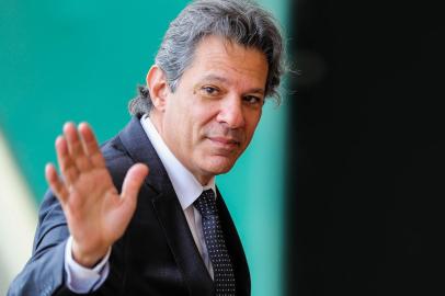 Haddad chega ao CCBB para reunião do governo de transiçãoDF - GOVERNO/TRANSIÇÃO/HADDAD - POLÍTICA - O ex-prefeito de São Paulo, Fernando   Haddad, chega ao Centro Cultural do   Banco do Brasil (CCBB), em Brasília   (DF), para participar de reuniões do   governo de transição, na manhã desta   segunda-feira, 28 de novembro de 2022.   O presidente eleito Luiz Inácio Lula da   Silva, que também está no local, deve   afinar as articulações em torno da PEC   da Transição.   28/11/2022 - Foto: WILTON JUNIOR/ESTADÃO CONTEÚDOEditoria: POLÍTICALocal: BRASÍLIAIndexador: WILTON JUNIORFonte: ESTADAO CONTEUDOFotógrafo: ESTADÃO CONTEÚDO<!-- NICAID(15279052) -->