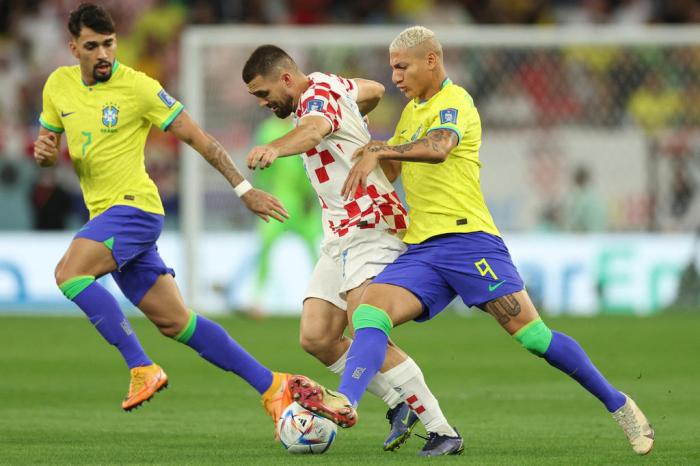 Com dois gols de Richarlison, Brasil vence Sérvia no primeiro jogo