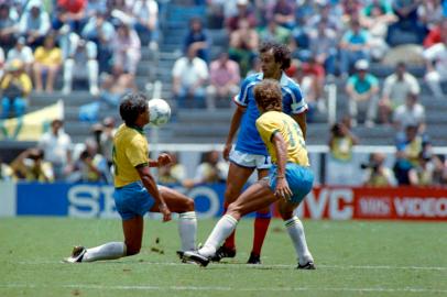 platini (c), junior (e), alemao, copa do mundo,  1986, guadalajara, mexico<!-- NICAID(11761457) -->