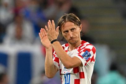 Croatias midfielder #10 Luka Modric greets the crowd before being substituted during the Qatar 2022 World Cup round of 16 football match between Japan and Croatia at the Al-Janoub Stadium in Al-Wakrah, south of Doha on December 5, 2022. (Photo by OZAN KOSE / AFP)<!-- NICAID(15289811) -->