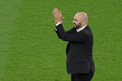 Moroccos coach Walid Regragui celebrates after qualifying to the next round by defeating Portugal 1-0 in the Qatar 2022 World Cup quarter-final football match between Morocco and Portugal at the Al-Thumama Stadium in Doha on December 10, 2022. (Photo by JUAN MABROMATA / AFP)Editoria: SPOLocal: DohaIndexador: JUAN MABROMATASecao: soccerFonte: AFPFotógrafo: STF<!-- NICAID(15292082) -->