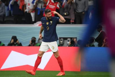 Frances forward #09 Olivier Giroud celebrates scoring his teams second goal during the Qatar 2022 World Cup quarter-final football match between England and France at the Al-Bayt Stadium in Al Khor, north of Doha, on December 10, 2022. (Photo by FRANCK FIFE / AFP)Editoria: SPOLocal: Al KhorIndexador: FRANCK FIFESecao: soccerFonte: AFPFotógrafo: STF<!-- NICAID(15292201) -->