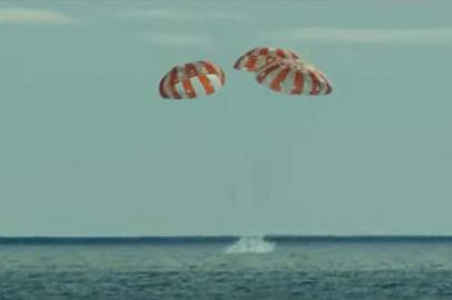 In this still image taken from NASA TV, NASAs unmanned Orion spaceship splashes down in the Pacific Ocean off Baja California, Mexico, on December 11, 2022. - Orion was launched November 16 on the Artemis rocket for a 25-day mission to the Moon. (Photo by Jose ROMERO / NASA TV / AFP) / RESTRICTED TO EDITORIAL USE - MANDATORY CREDIT AFP PHOTO / NASA TV - NO MARKETING NO ADVERTISING CAMPAIGNS - DISTRIBUTED AS A SERVICE TO CLIENTS In this still image taken from NASA TV, NASAs unmanned Orion spaceship approaches Earth as it returns from its Moon mission, on December 11, 2022. - Orion was launched November 16 on the Artemis rocket for a 25-day mission to the Moon. (Photo by Jose ROMERO / NASA TV / AFP) / RESTRICTED TO EDITORIAL USE - MANDATORY CREDIT AFP PHOTO / NASA TV - NO MARKETING NO ADVERTISING CAMPAIGNS - DISTRIBUTED AS A SERVICE TO CLIENTS In this still image taken from NASA TV, NASAs main parachutes from the unmanned Orion spaceship are deployed as the craft splashes down in the Pacific Ocean off Baja California, Mexico, on December 11, 2022. - Orion was launched November 16 on the Artemis rocket for a 25-day mission to the Moon. (Photo by Jose ROMERO / NASA TV / AFP) / RESTRICTED TO EDITORIAL USE - MANDATORY CREDIT AFP PHOTO / NASA TV - NO MARKETING NO ADVERTISING CAMPAIGNS - DISTRIBUTED AS A SERVICE TO CLIENTS In this still image taken from NASA TV, NASAs unmanned Orion spaceship approaches Earth as it returns from its Moon mission, on December 11, 2022. - Orion was launched November 16 on the Artemis rocket for a 25-day mission to the Moon. (Photo by Jose ROMERO / NASA TV / AFP) / RESTRICTED TO EDITORIAL USE - MANDATORY CREDIT AFP PHOTO / NASA TV - NO MARKETING NO ADVERTISING CAMPAIGNS - DISTRIBUTED AS A SERVICE TO CLIENTS<!-- NICAID(15292283) -->