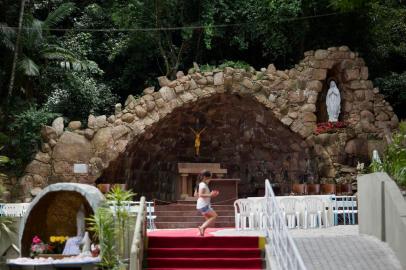 PORTO ALEGRE, RS, BRASIL - 11/12/2022 - Reinauguração da Gruta Nossa Senhora de Lourdes, na Cascata, em Porto Alegre. FOTO: Jefferson Botega/Agência RBSIndexador: Jeff Botega<!-- NICAID(15292305) -->