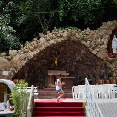 PORTO ALEGRE, RS, BRASIL - 11/12/2022 - Reinauguração da Gruta Nossa Senhora de Lourdes, na Cascata, em Porto Alegre. FOTO: Jefferson Botega/Agência RBSIndexador: Jeff Botega<!-- NICAID(15292305) -->