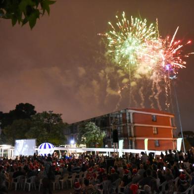 Natal em Família na UCS encanta público com concerto e encenação natalina em Caxias. 8ª edição do espetáculo transmitiu mensagem de esperança e amor <!-- NICAID(15292469) -->