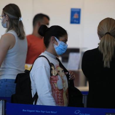 PORTO ALEGRE, RS, BRASIL, 24/11/2022-Recomendação da Anvisa que exige a volta da obrigatoriedade do uso de máscaras em aeroportos e aviões no Brasil.Foto: Ronaldo Bernardi / Agencia RBS<!-- NICAID(15276309) -->