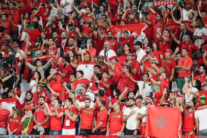 Moroccos supporters cheer during the Qatar 2022 World Cup round of 16 football match between Morocco and Spain at the Education City Stadium in Al-Rayyan, west of Doha on December 6, 2022. (Photo by JACK GUEZ / AFP)<!-- NICAID(15288618) -->