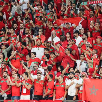 Moroccos supporters cheer during the Qatar 2022 World Cup round of 16 football match between Morocco and Spain at the Education City Stadium in Al-Rayyan, west of Doha on December 6, 2022. (Photo by JACK GUEZ / AFP)<!-- NICAID(15288618) -->