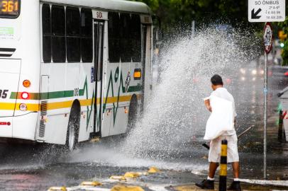 Porto Alegre, RS, Brasil, 12/12/2022 - Clima em Porto Alegre - Foto: André Ávila/Agência RBS<!-- NICAID(15293194) -->