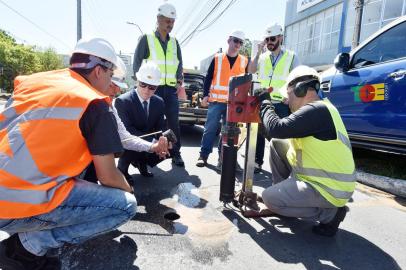 Presidente do TCE, Alexandre Postal, acompanha lançamento de ferramenta que permitirá analisar qualidade de asfalto usado em obras públicas.<!-- NICAID(15296477) -->