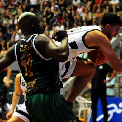 CAXIAS DO SUL, RS, BRASIL, 08/12/2022. Caxias do Sul Basquete x Corinthians,  jogo válido pela 13ª rodada do Novo Basquete Brasil - NBB 2022/2023 - e realizado no ginásio do Sesi. (Porthus Junior/Agência RBS)<!-- NICAID(15290423) -->