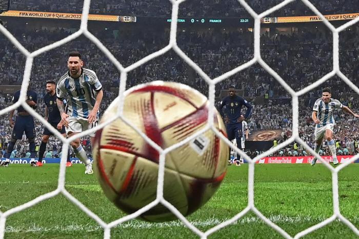 Messi colocou a bola no fundo do gol