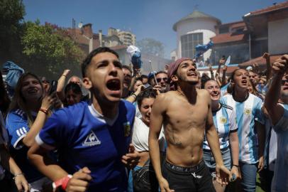 Fans of Argentina gather at the former house of late football star Diego Maradona to watch the live broadcast of the Qatar 2022 Fifa World Cup final football match between Argentina and France in Buenos Aires, on December 18, 2022. (Photo by TOMAS CUESTA / AFP)<!-- NICAID(15298551) -->