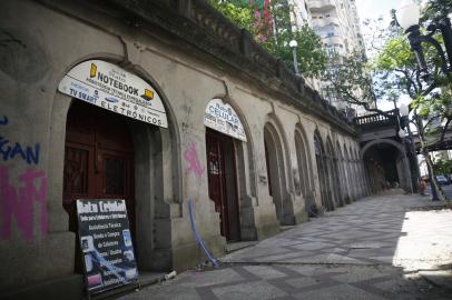 17/12/2022 - PORTO ALEGRE, RS - Justiça determina saída imediata de último lojista que não saiu do viaduto Otávio Rocha. FOTO: André Ávila, Agência RBS<!-- NICAID(15298718) -->