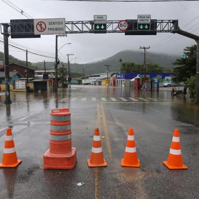 20.12.2022 - SC-405 - Rio Tavares - Pontos de Alagamento - foto Cristiano Andujar/Prefeitura Municipal Florianópolis / Divulgação<!-- NICAID(15301286) -->