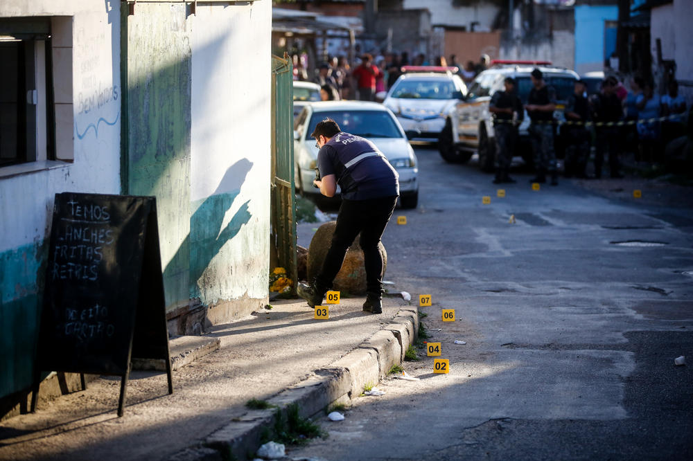 Duas Pessoas Morrem E Quatro Ficam Feridas Em Ataque A Tiros No Bairro ...