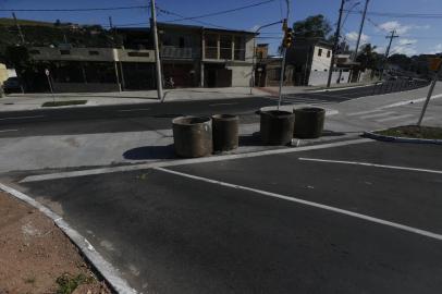 PORTO ALEGRE, RS, BRASIL, 22/12/2022-Penúltimo trecho da Avenida Tronco será entregue na semana que vem. Uma área de 200 metros será entregue em dezembro. Ela está localizado na região que envolve a Avenida Icaraí, Rua Ursa Maior e Rua Cruzeiro do Sul. Foto: Lauro Alves  / Agencia RBS<!-- NICAID(15302375) -->