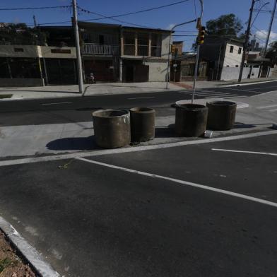 PORTO ALEGRE, RS, BRASIL, 22/12/2022-Penúltimo trecho da Avenida Tronco será entregue na semana que vem. Uma área de 200 metros será entregue em dezembro. Ela está localizado na região que envolve a Avenida Icaraí, Rua Ursa Maior e Rua Cruzeiro do Sul. Foto: Lauro Alves  / Agencia RBS<!-- NICAID(15302375) -->