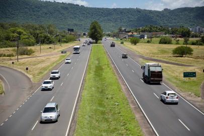 Osório, RS, Brasil - Trânsito para o litoral. ERS - 030, entroncamento com Estrada do Mar. Foto: Jefferson Botega / Agencia RBSIndexador: Jeff Botega<!-- NICAID(15302471) -->