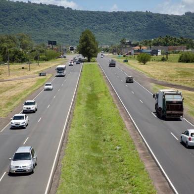 Osório, RS, Brasil - Trânsito para o litoral. ERS - 030, entroncamento com Estrada do Mar. Foto: Jefferson Botega / Agencia RBSIndexador: Jeff Botega<!-- NICAID(15302471) -->