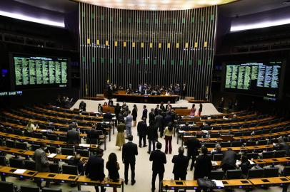 CONGRESSO VOTA ORÇAMENTO 2023DF - CONGRESSO VOTA/ORÇAMENTO 2023 - POLÍTICA - Foto, visão geral do plenário da Câmara dos Deputados. Nesta terça (12) o Congresso Nacional realiza a votação do orçamento de 2023 pela sessão da LDO. O senador Marcos do Val retirou o item referente a liberação do Orçamento Secreto no orçamento de 2023. 12/07/2022 - Foto: TON MOLINA/FOTOARENA/FOTOARENA/ESTADÃO CONTEÚDOEditoria: POLÍTICALocal: BRASÍLIAIndexador: TON MOLINAFonte: 2233327Fotógrafo: FOTOARENA<!-- NICAID(15147530) -->