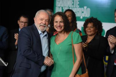 LULA ANUNCIA NOVOS NOMES PARA MINISTÉRIOSDF - LULA/ANUNCIA NOVOS NOMES PARA MINISTÉRIOS - POLÍTICA - Foto, Presidente Lula com Ministra da Ciência e Tecnologia,  Luciana Santos.  Nesta quinta (22) o Presidente eleito Luiz Inácio Lula da Silva anunciou novos nomes para compor o quadro ministerial de seu governo. 22/12/2022 - Foto: TON MOLINA/FOTOARENA/FOTOARENA/ESTADÃO CONTEÚDOEditoria: POLÍTICALocal: BRASÍLIAIndexador: TON MOLINAFonte: 2313159Fotógrafo: FOTOARENA<!-- NICAID(15302498) -->