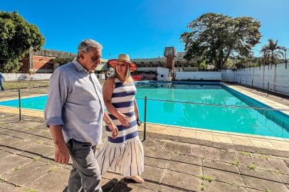 *A PEDIDO DE CARLOS ROLLSING* Prefeito Sebastião Melo vistoria piscina pública de Porto Alegre - Foto: Mateus Raugust/PMPA<!-- NICAID(15303788) -->