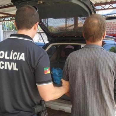 Um homem de 67 anos foi preso nesta quinta-feira (22) em Nonoai, na Região Norte, sob suspeita de cometer um assassinato na madrugada do dia 2 de outubro, em Porto Alegre. Segundo a Polícia Civil, ele matou outro homem durante uma brigada generalizada em uma festa que ocorreu na rua Herceu Farins Barbosa, no bairro Aberta dos Morros, zona sul da Capital. <!-- NICAID(15303938) -->