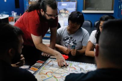 Porto Alegre, RS, Brasil, 23/12/2022 - A alta procura por jogos de tabuleiro - Foto: Anselmo Cunha/Agência RBS<!-- NICAID(15303990) -->