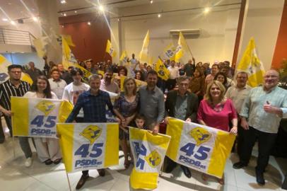 *A PEDIDO DE CIRO FABRES* PSDB de Caxias do Sul reuniu cerca de 70 filiados na noite de ontem, dia 22, em um jantar de confraternização que se tornou um ato de reforço da unidade partidária e de empenho pela administração do prefeito Adiló Didomênico, filiado ao partido - Foto: Luísa Padilha/Divulgação<!-- NICAID(15304882) -->