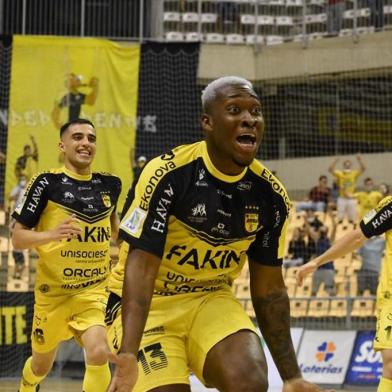 Dill, é o novo pivô da ACBF. Natural do Rio de Janeiro/RJ, o atleta de 24 anos retorna ao Brasil após período atuando no futsal da Indonésia, onde defendeu a equipe do Bintang Timur Surabaya. Em 2022, também atuou pelo Blumenau na disputa dos JASC.<!-- NICAID(15306159) -->