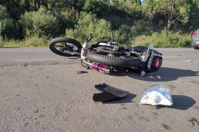 Acidente deixa motociclista ferido na Rota do Sol, em Caxias do Sul<!-- NICAID(15307386) -->