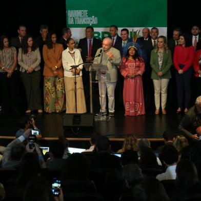 LULA ANÚNCIO DE MINISTROSDF - LULA-ANÚNCIO-MINISTROS - GERAL - O presidente eleito Lula durante anúncio de ministros do governo eleito, no Centro Cultural Banco do Brasil (CCBB) em Brasília (DF), nesta quinta-feira (29). 29/12/2022 - Foto: FáTIMA MEIRA/FUTURA PRESS/FUTURA PRESS/ESTADÃO CONTEÚDOEditoria: GERALLocal: BRASÍLIAIndexador: FáTIMA MEIRAFotógrafo: FUTURA PRESS<!-- NICAID(15307650) -->