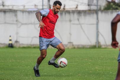 Caxias treina em preparação para enfrentar o Esportivo<!-- NICAID(15306702) -->