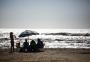 Sol e céu limpo atraem veranistas para a beira da praia de Tramandaí na última sexta-feira do ano