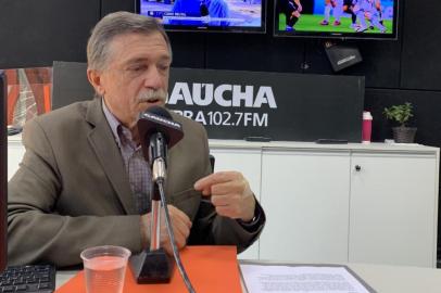 Entrevista do prefeito Adiló Didomênico sobre a reforma da previdência dos servidores<!-- NICAID(15294905) -->