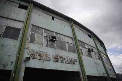 Inaugurado na década de 1980 e palco de grandes shows nacionais, o Ginásio Tenente Marino Dias de Oliveira, localizado no centro de Tramandaí, no Litoral Norte, não recebe público há mais de dois anos. Agora, a prefeitura estuda como alternativa para a restauração da estrutura a realização de uma Parceria Público-Privada (PPP), por meio de processo licitatório.<!-- NICAID(15307854) -->