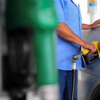 CAXIAS DO SUL, RS, BRASIL, 02/01/2022. A reportagem percorreu alguns postos de Caxias do Sul para conferir o preço da gasolina na manhã desta segunda (02). (Bruno Todeschini/Agência RBS)Indexador: BTK<!-- NICAID(15309955) -->