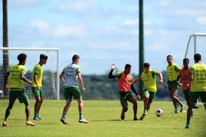 CAXIAS DO SUL, RS, BRASIL, 22/12/2022. Treino da equipe sub-20 do Juventude, que vai disputar a Copa SP, no Centro de Treinamentos. (Bruno Todeschini/Agência RBS)Indexador: BTK<!-- NICAID(15302582) -->