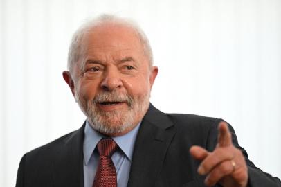 Brazils President Luiz Inacio Lula da Silva gestures during a bilateral meeting with Guinea-Bissau President Umaro Sissoco in Brasilia on January 2, 2023. - Luiz Inacio Lula da Silva took office on January 1, 2023 for a third term as Brazils president, vowing to fight for the poor and the environment and rebuild the country after far-right leader Jair Bolsonaros divisive administration. (Photo by EVARISTO SA / AFP)Editoria: POLLocal: BrasíliaIndexador: EVARISTO SASecao: politics (general)Fonte: AFPFotógrafo: STF<!-- NICAID(15310473) -->