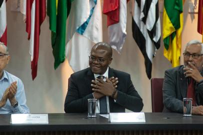 SÍLVIO LUIZ DE ALMEIDA CERIMÔNIA DE POSSEDF - SÍLVIO-LUIZ-ALMEIDA-CERIMÔNIA-POSSE - POLÍTICA - O ministro dos direitos humanos Sílvio Luiz de Almeida, durante sua posse realizada na cidade de Brasília, DF, nesta terça-feira, 03. 03/01/2023 - Foto: MATHEUS W ALVES/FUTURA PRESS/FUTURA PRESS/ESTADÃO CONTEÚDOEditoria: POLÍTICALocal: BRASÍLIAIndexador: MATHEUS W ALVESFotógrafo: FUTURA PRESS<!-- NICAID(15311049) -->