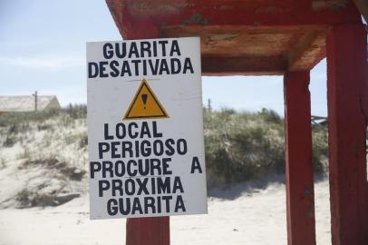 (Salinas) Situação de guaritas nas praias, segundo relatos de leitores. - André Avila/Agência RBS<!-- NICAID(15309561) -->