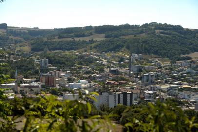 SERAFINA CORRÊA, RS, BRASIL, 16/04/2020A cidade foi a primeira na serra gaúcha a ter morte causada pela covid-19 e espera o decreto do prefeito para reabrir o comércio.Lucas Amorelli/Agência RBS)<!-- NICAID(14479360) -->