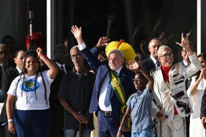 Brazils new President Luiz Inacio Lula da Silva waves after receiving the presidential sash at Planalto Palace after his inauguration ceremony at the National Congress, in Brasilia, on January 1, 2023. - Lula da Silva, a 77-year-old leftist who already served as president of Brazil from 2003 to 2010, takes office for the third time with a grand inauguration in Brasilia. (Photo by EVARISTO SA / AFP)Editoria: POLLocal: BrasíliaIndexador: EVARISTO SASecao: governmentFonte: AFPFotógrafo: STF<!-- NICAID(15309394) -->