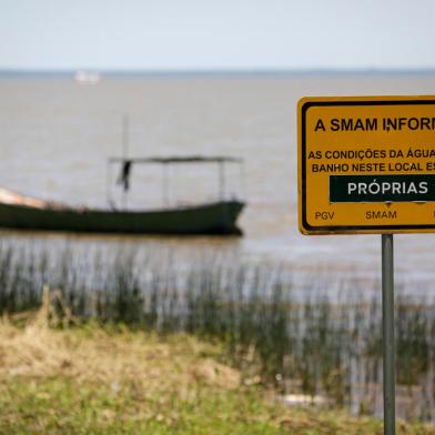 Porto Alegre, RS, Brasil, 04-01-2023: Orla do Lami. Praia em condições próprias para banho. DG+ sobre situação das praias na zona sul de Porto Alegre. Condições de limpeza, infraestrutura, acessibilidade, equipamentos para a população. Foto: Mateus Bruxel / Agência RBS<!-- NICAID(15312310) -->